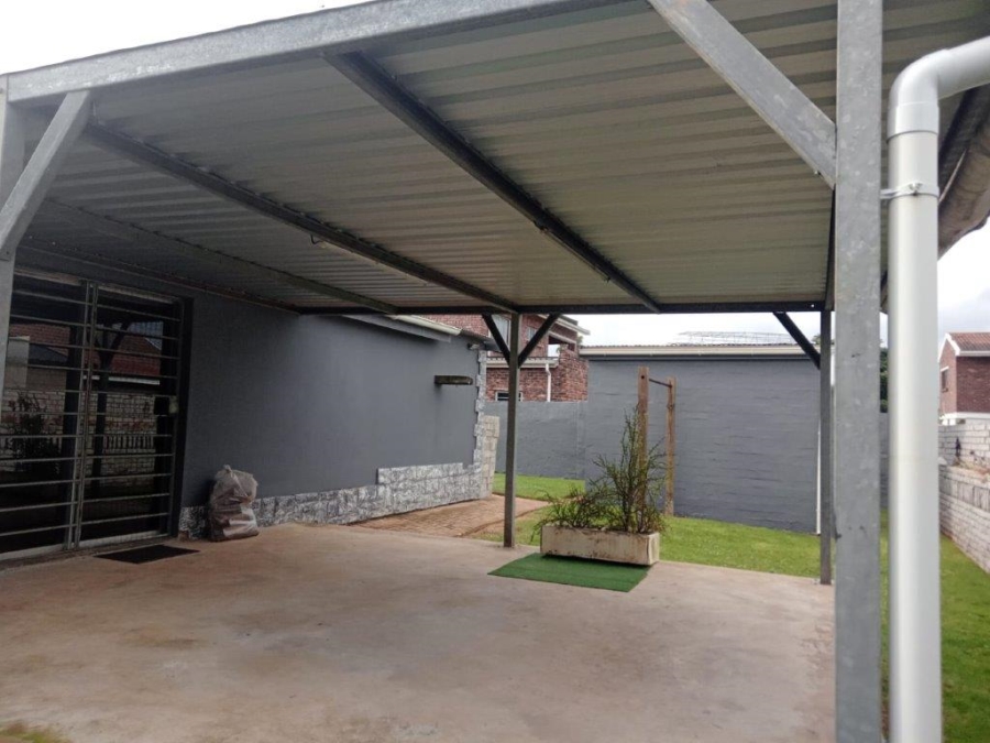 3 Bedroom Property for Sale in Wavecrest Eastern Cape